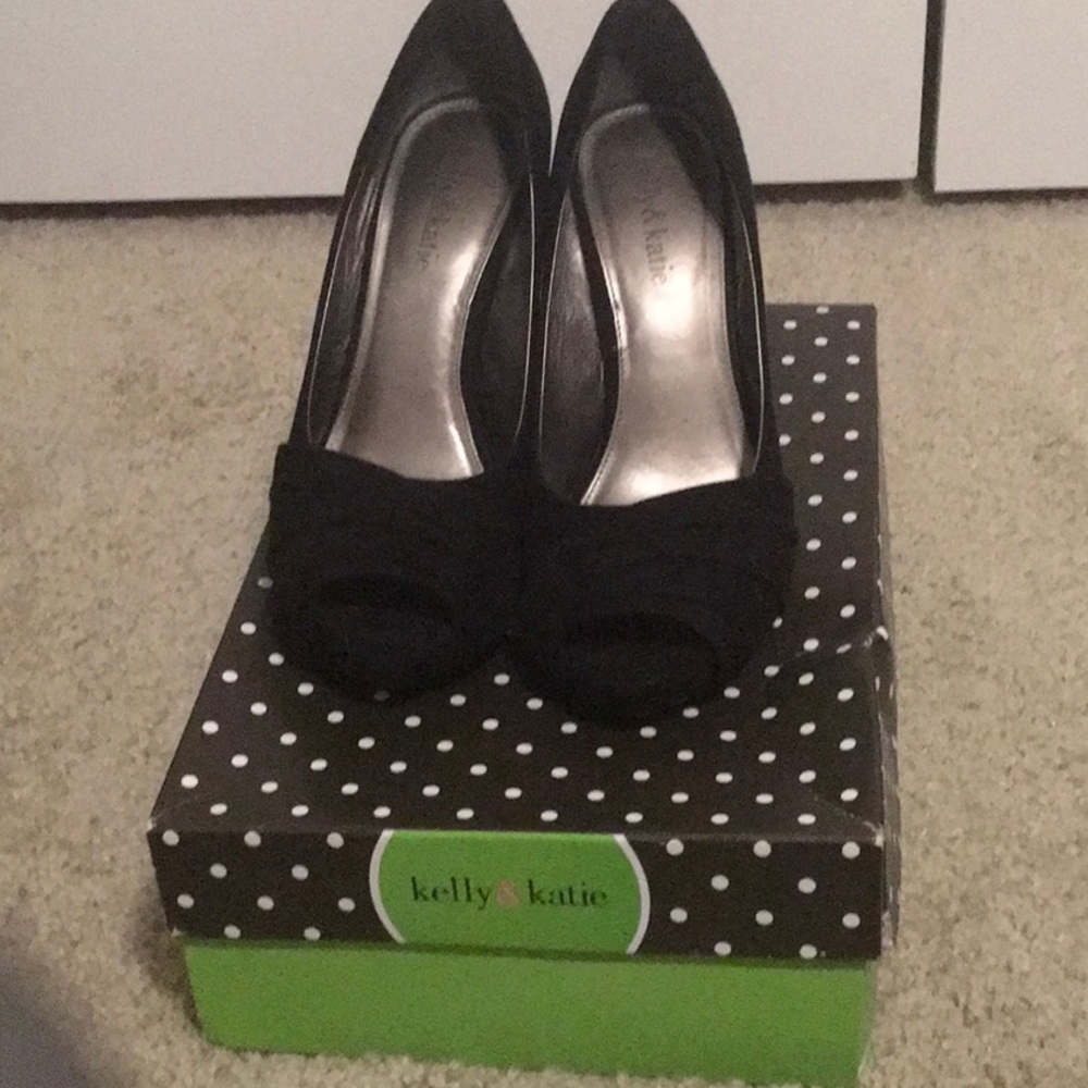 Kelly & Katie Dannah “Suede”Pumps